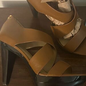 Michael Kors Leather Tan & Dark Brown Heels Size 8